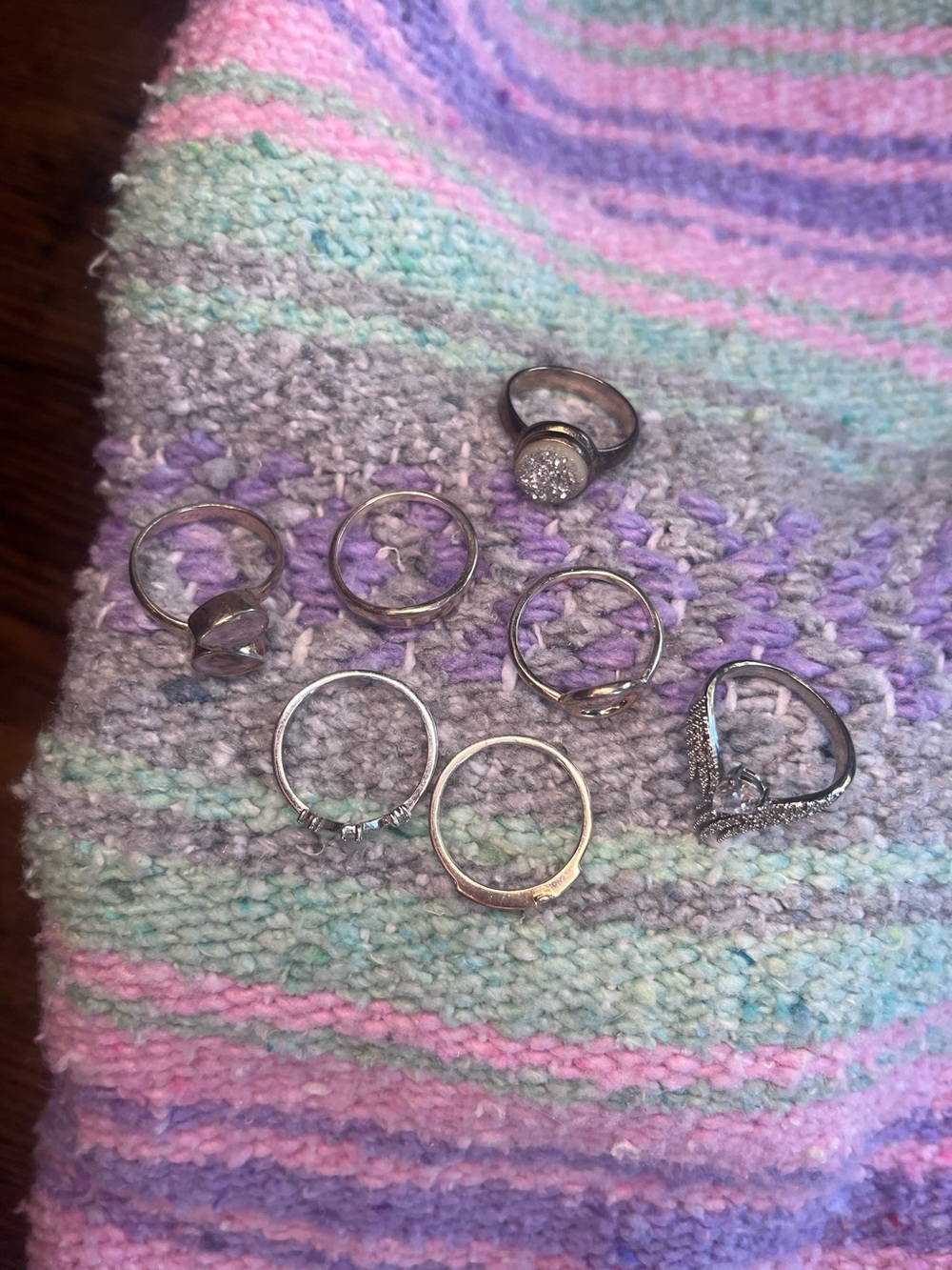9 silver rings - Picture 2 of 4